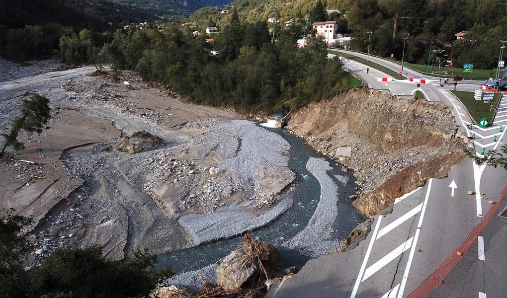 route effondrée suite à une crue